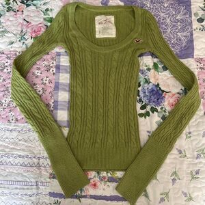 HOLLISTER GREEN CABLE KNIT SCOOP NECK SWEATER